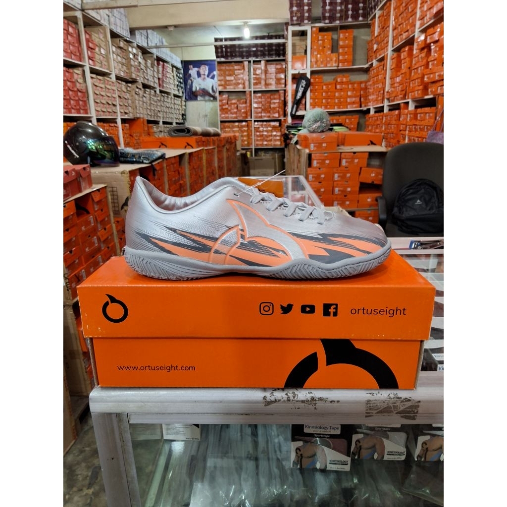 sepatu futsal ortuseight spark JR