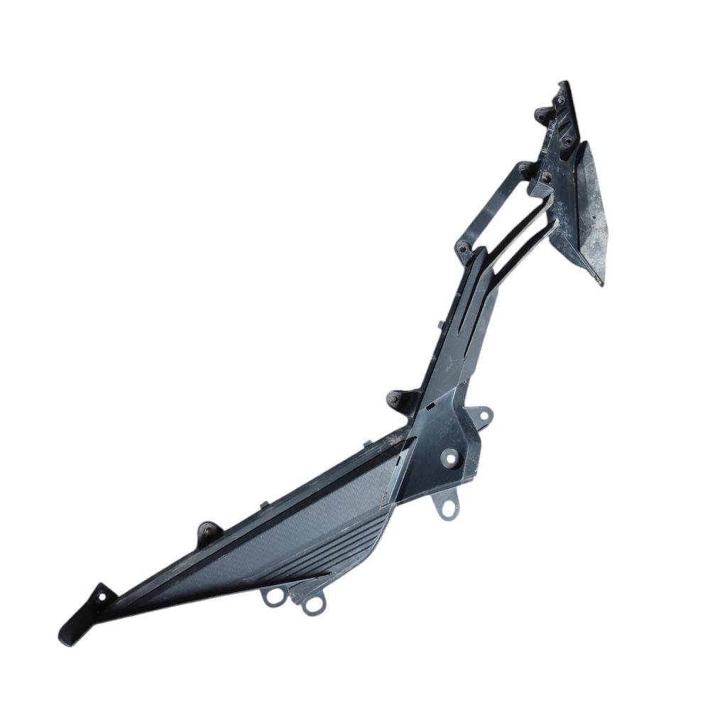 body tengah dalam sambungan sayap kanan Honda Sonic 150R original copotan