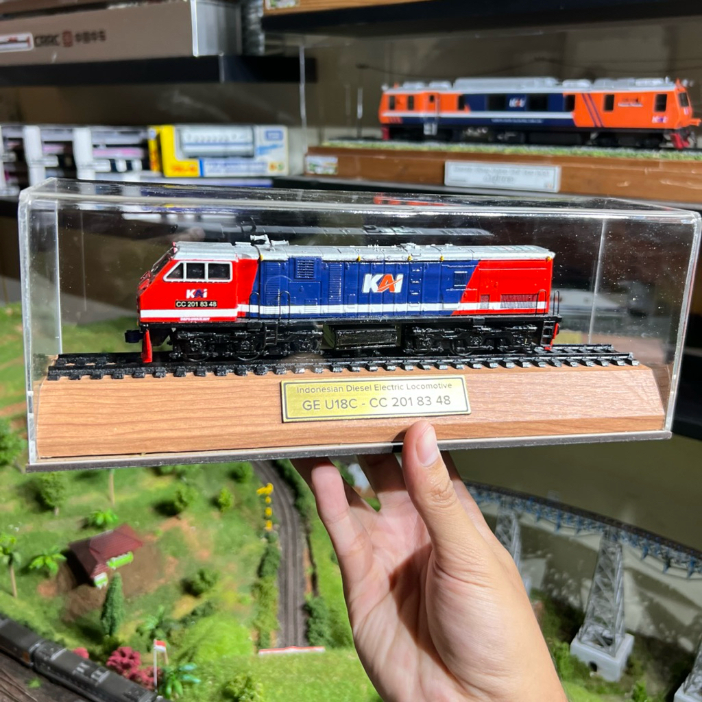 Miniatur Kereta Api / Lokomotif CC 201 83 48 SDT Spesial Livery Red & Blue Medium Detail Skala HO