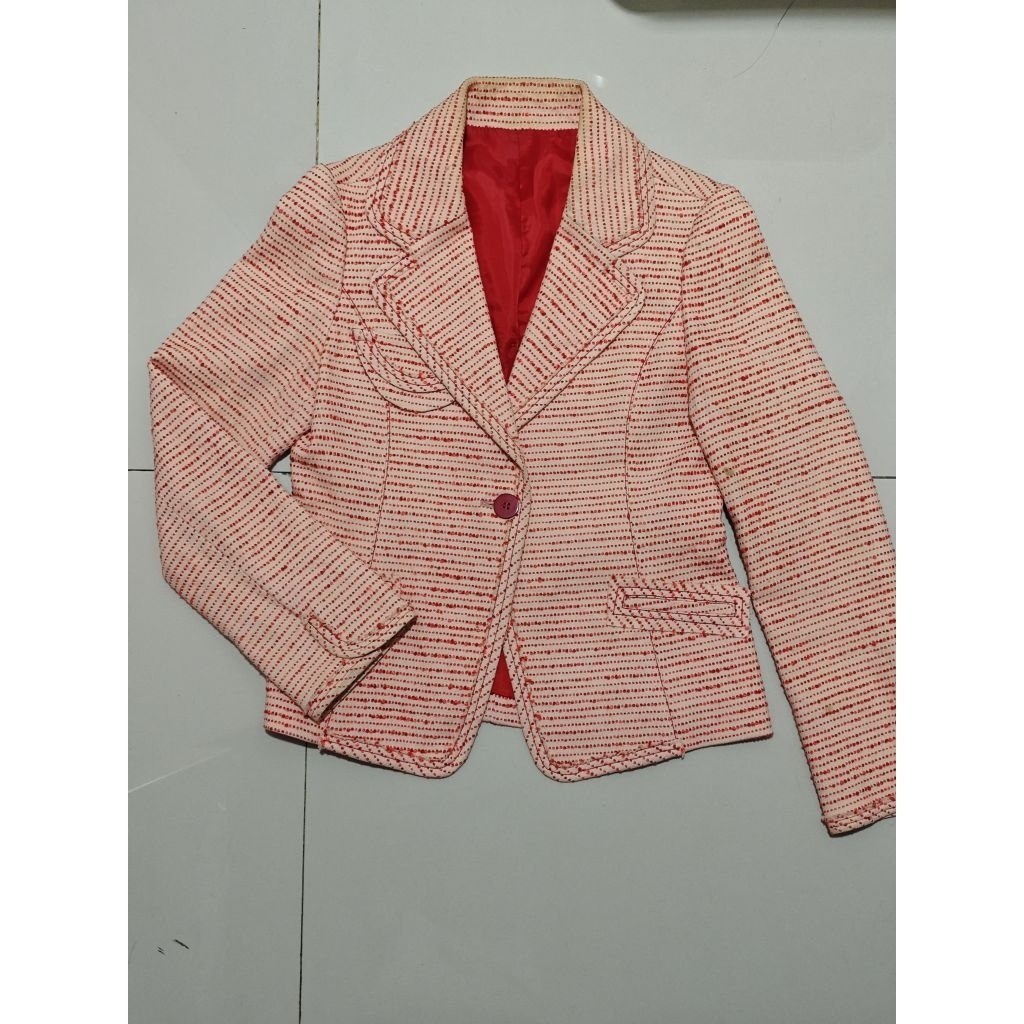 Blazer tweed tebal merah putih semi crop LD 88