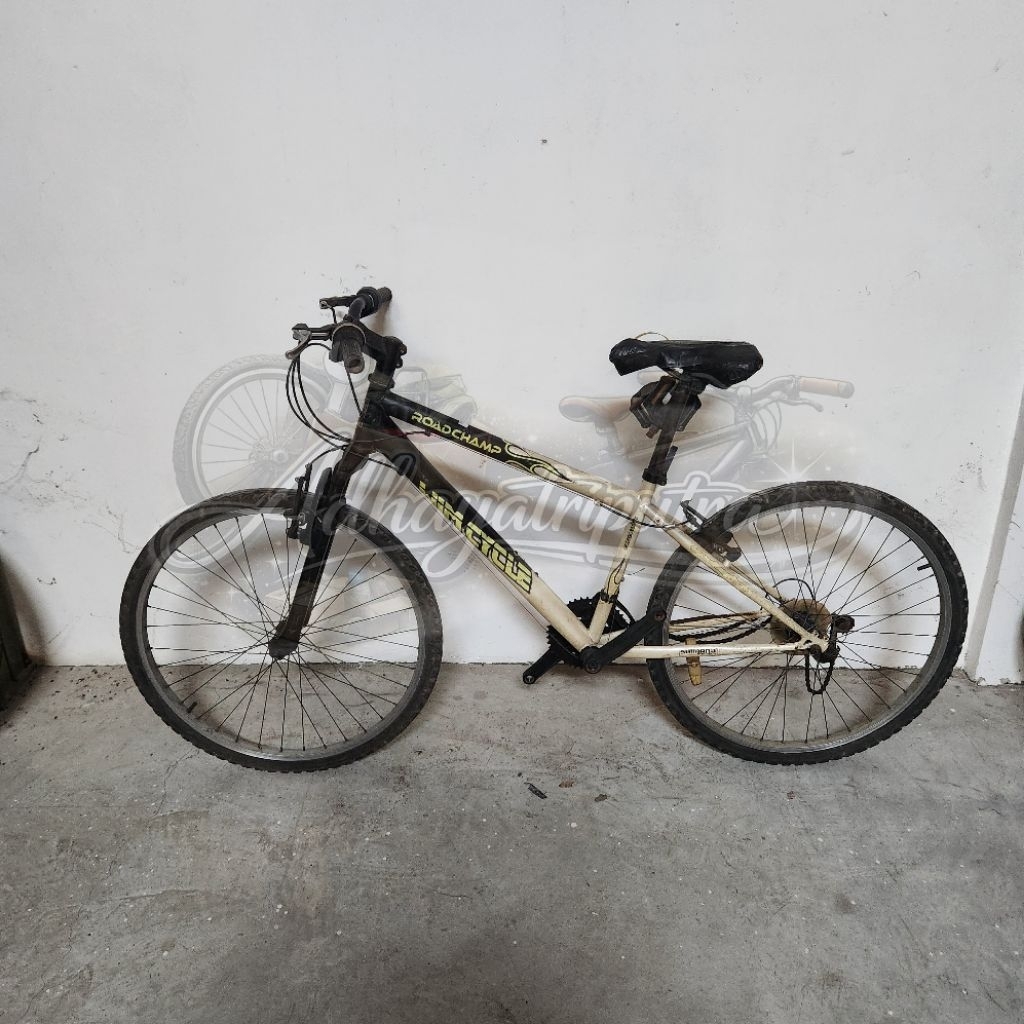 31126MTWRCWB1436 SEPEDA SECOND MTB 26 WIMCYCLE ROADCHAMP WHITE BLUE seperti foto apa adanya tidak ga