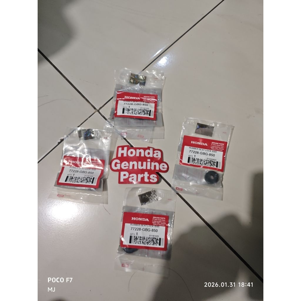 77228GBG850 / RUBBER SEAT LOCK BAR / KARET BOSH BAUD COVER