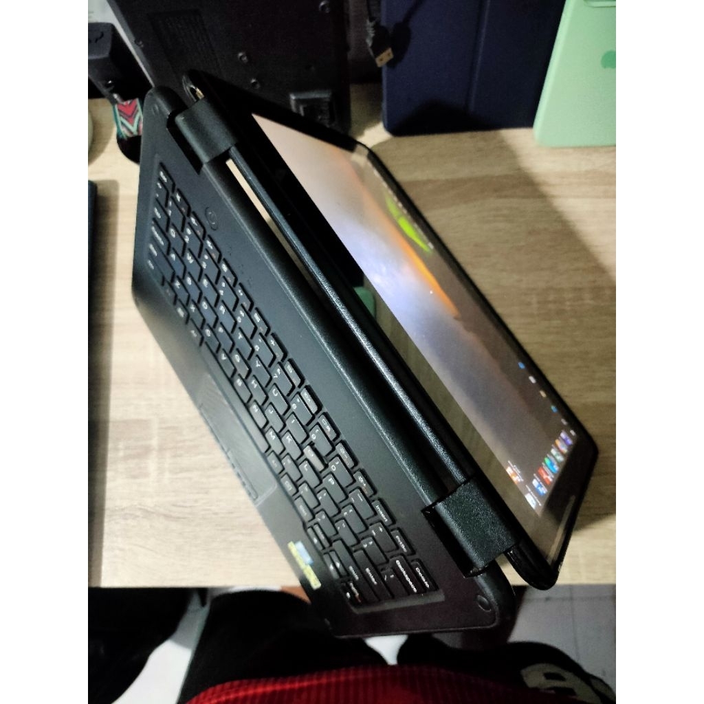 Laptop Lenovo 300e (Touchscreen Flip 360)
