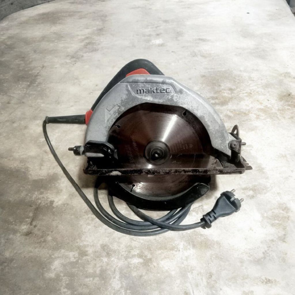 circular saw maktec mt583 mesin gergajj kayu 7" circular saw maktec mt 583 bekas