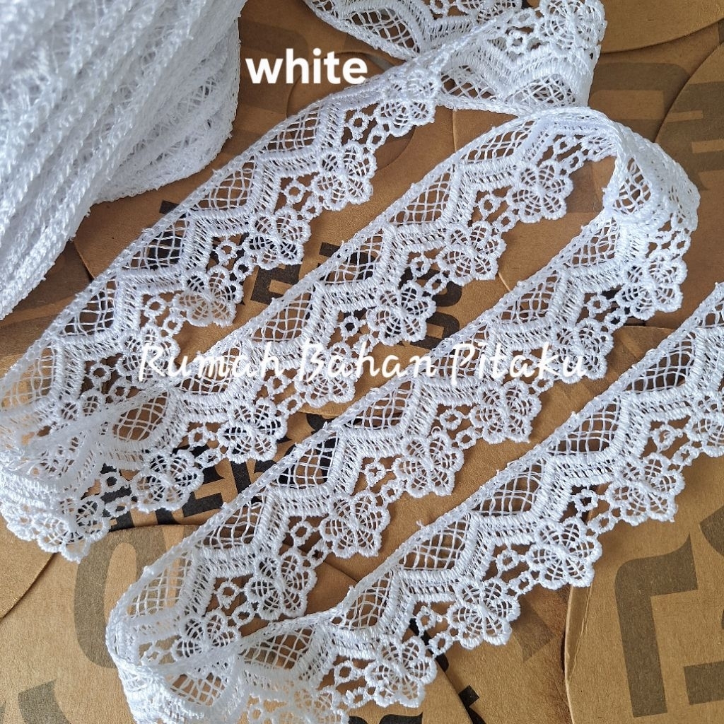 Harga Per-rol (isi 5 yard = 4,5 meter), Renda Bordir Renda Giper Lebar 3cm | Renda Bordir Bunga Muke