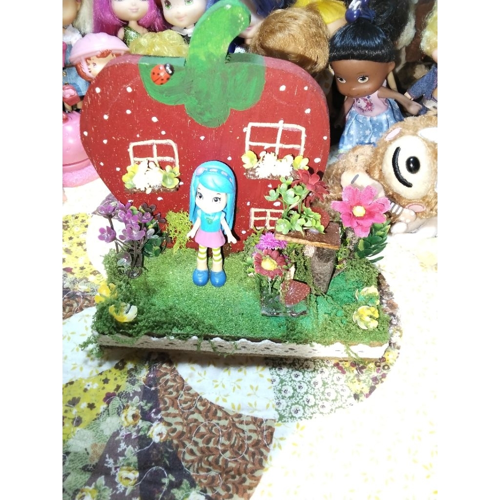 diorama strawberry dan figur strawberry shortcake