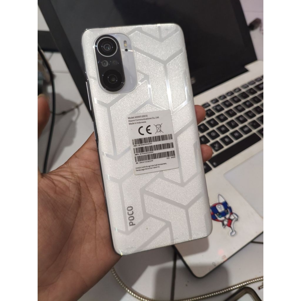 Hp poco f3 ram 6/128  second minus batre (mohon baca deskripsi di bawah)