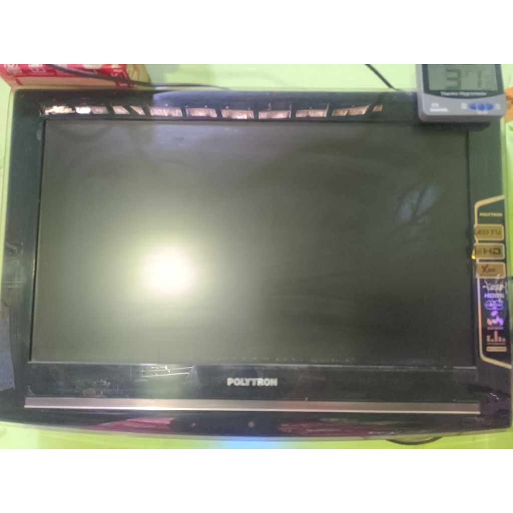 TV LED POLYTRON PLD 24D 24inch BEKAS