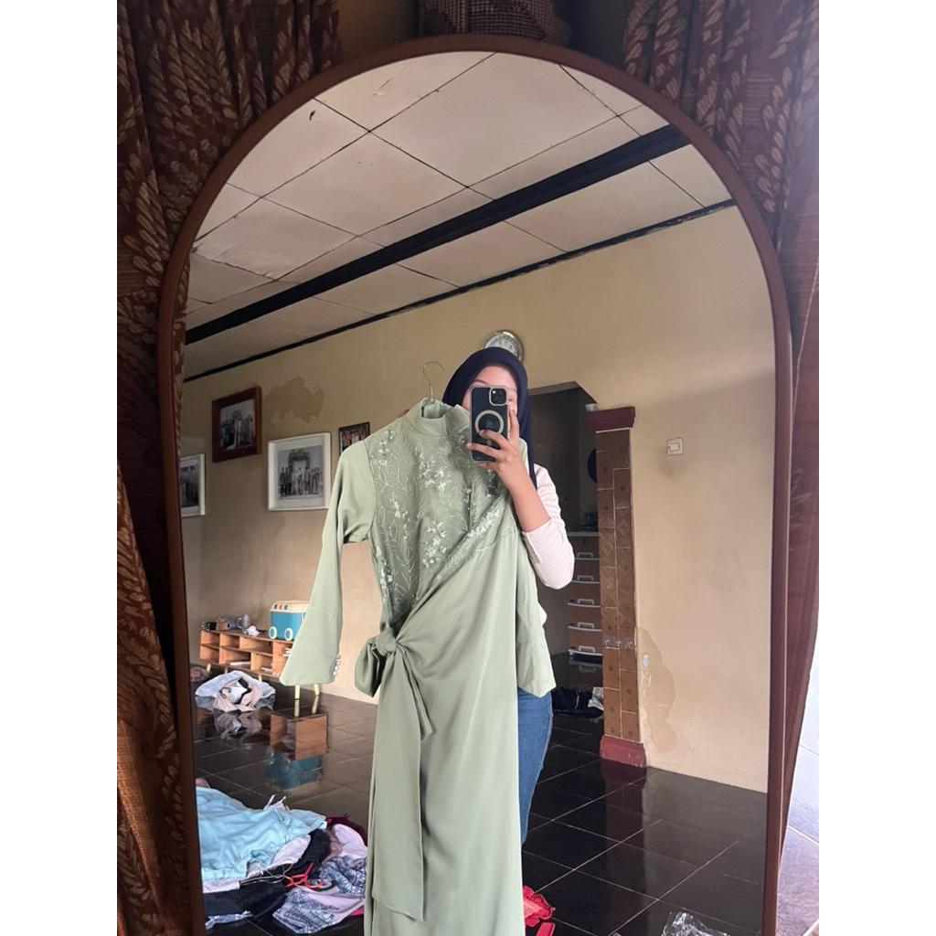 Preloved dress bridesmaid hijau saga mix brukat