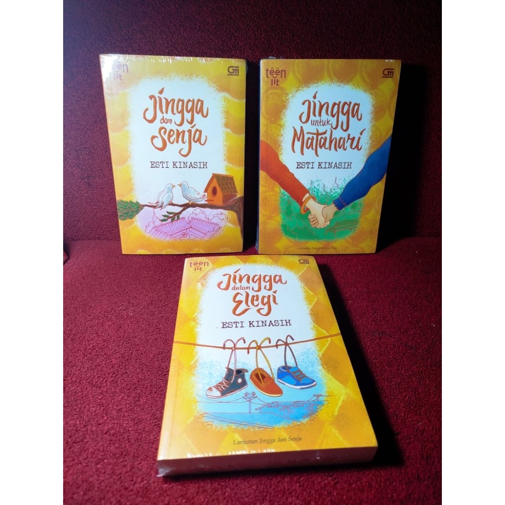 ORI segel teenlit Jingga dan senja  untuk matahari dalam elegi Esti Kinasih