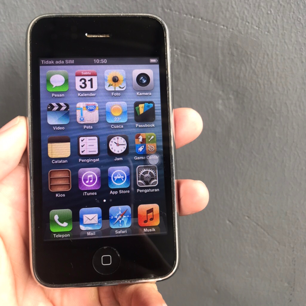 iPhone 3GS 8GB SECOND