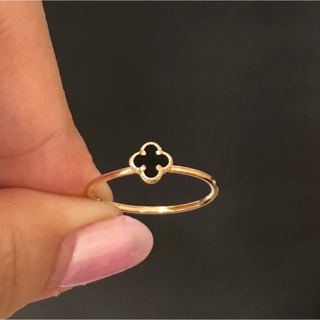 MA16- CINCIN CLOVER HITAM UBS 0.75GR KADAR 375 UKURAN 12,14 BUNGA