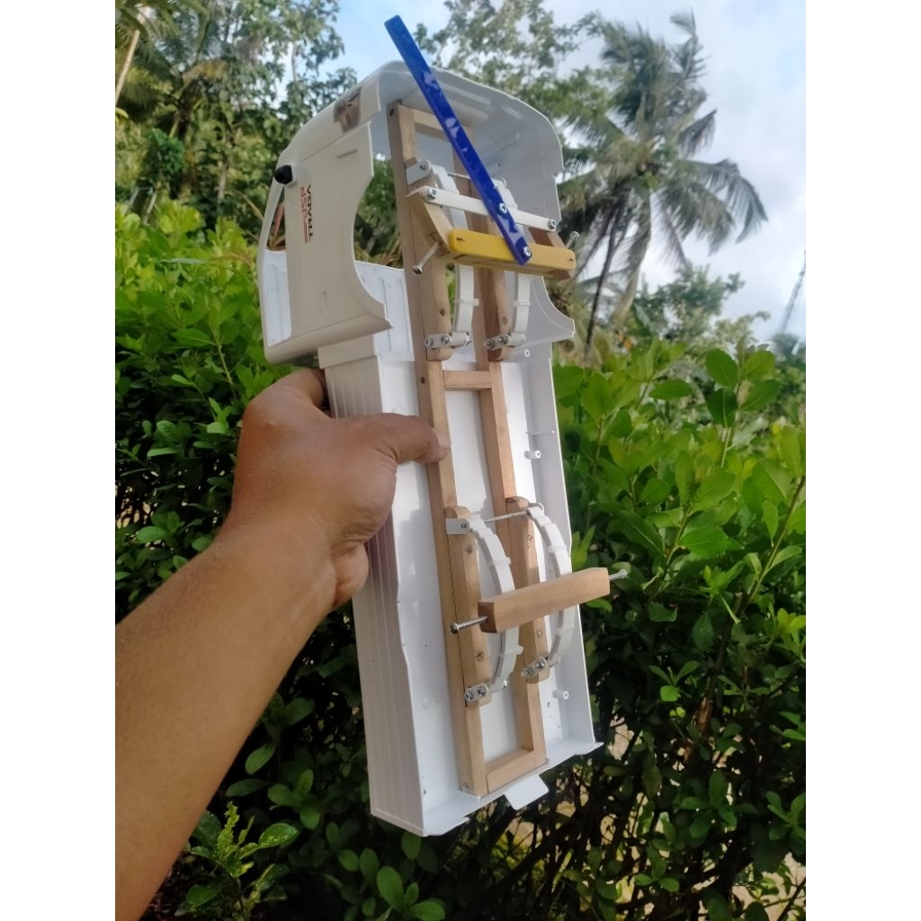 SASIS MINIATUR TRAGA PLASTIK