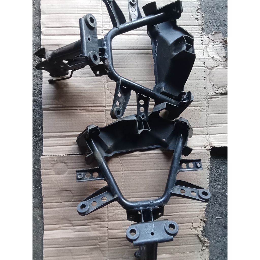 BREKET/DUDUKAN LAMPU DEPAN MOTOR YAMAHA R15'V3'V4 ORIGINAL COPOTAN SECOND