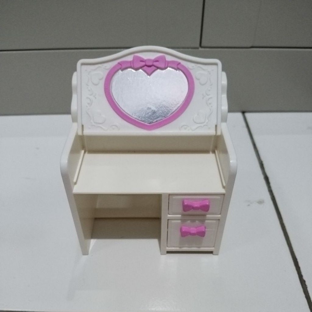 preloved mainan anak boneka licca chan japan barbie meja belajar rias