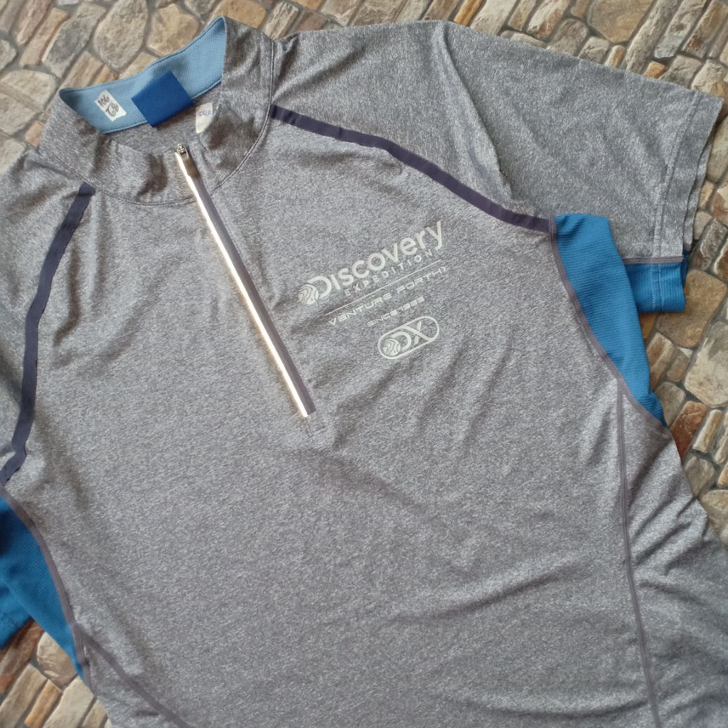 Tshirt DISCOVERY EXPEDITION original branded preloved, Kaos olahraga pria bahan Jersey