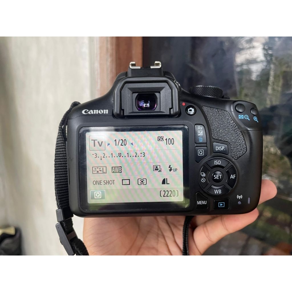 canon 1300d + lensa kit