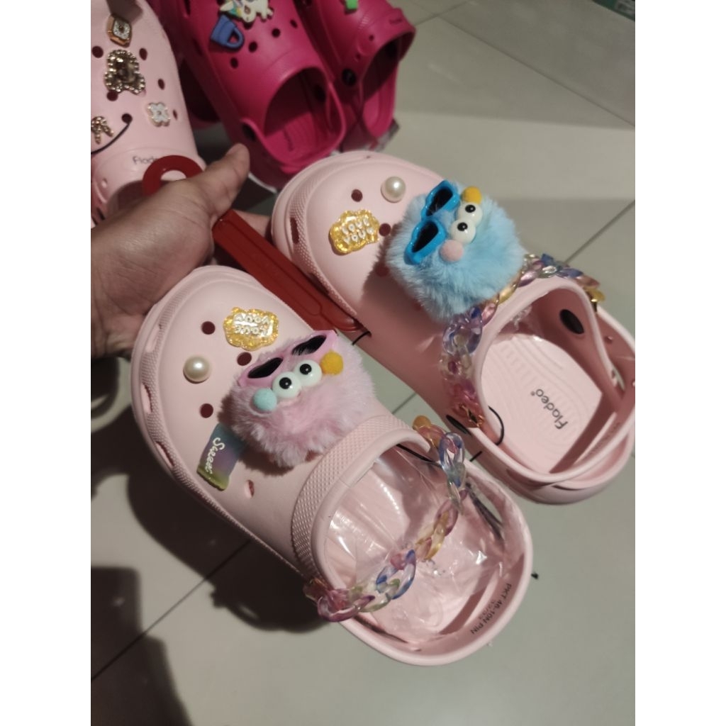 FLADEO KIDS Sandal Crocs Anak Perempuan Motif Boneka Pompom Soft & Nyaman Size 31 - 35 By MATAHARI S