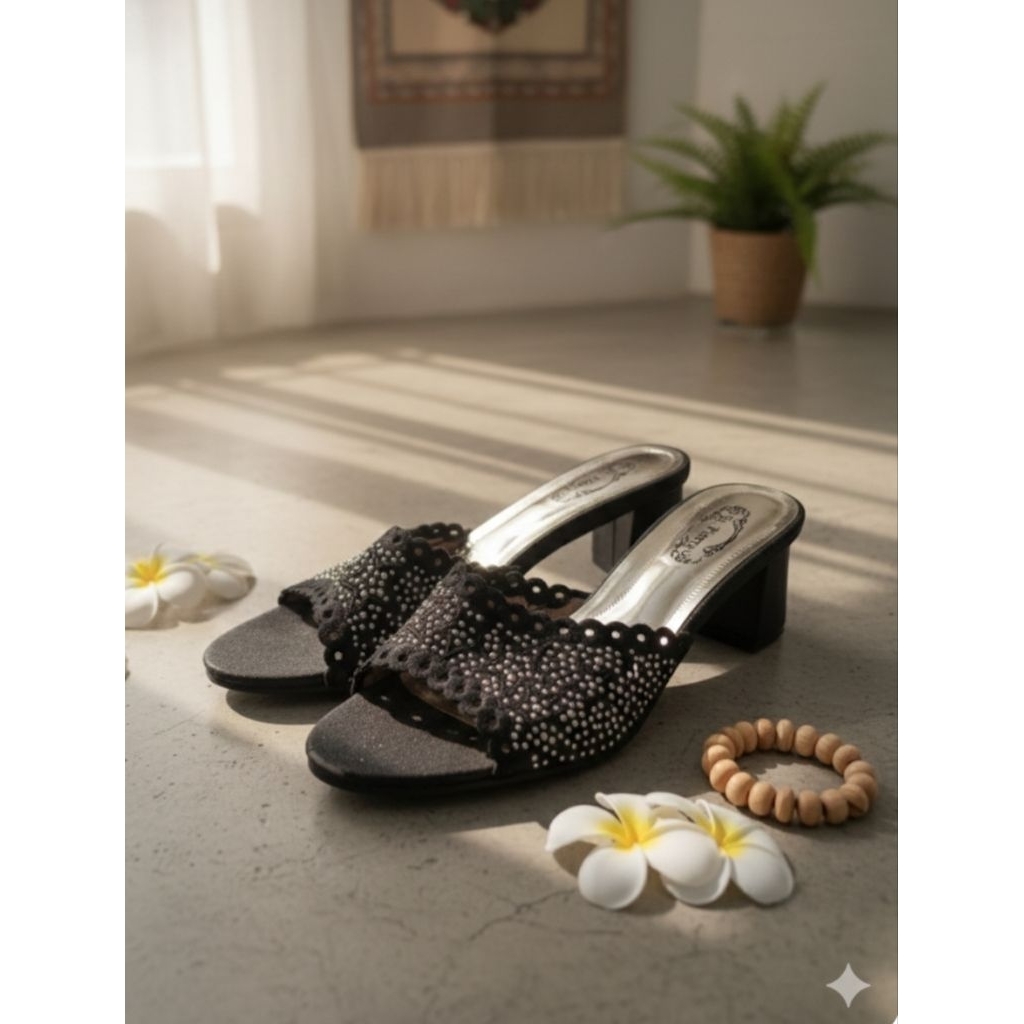 PRELOVED SEPATU HEELS SANDAL KONDANGAN BLINK BLINK HITAM ST PIERRE