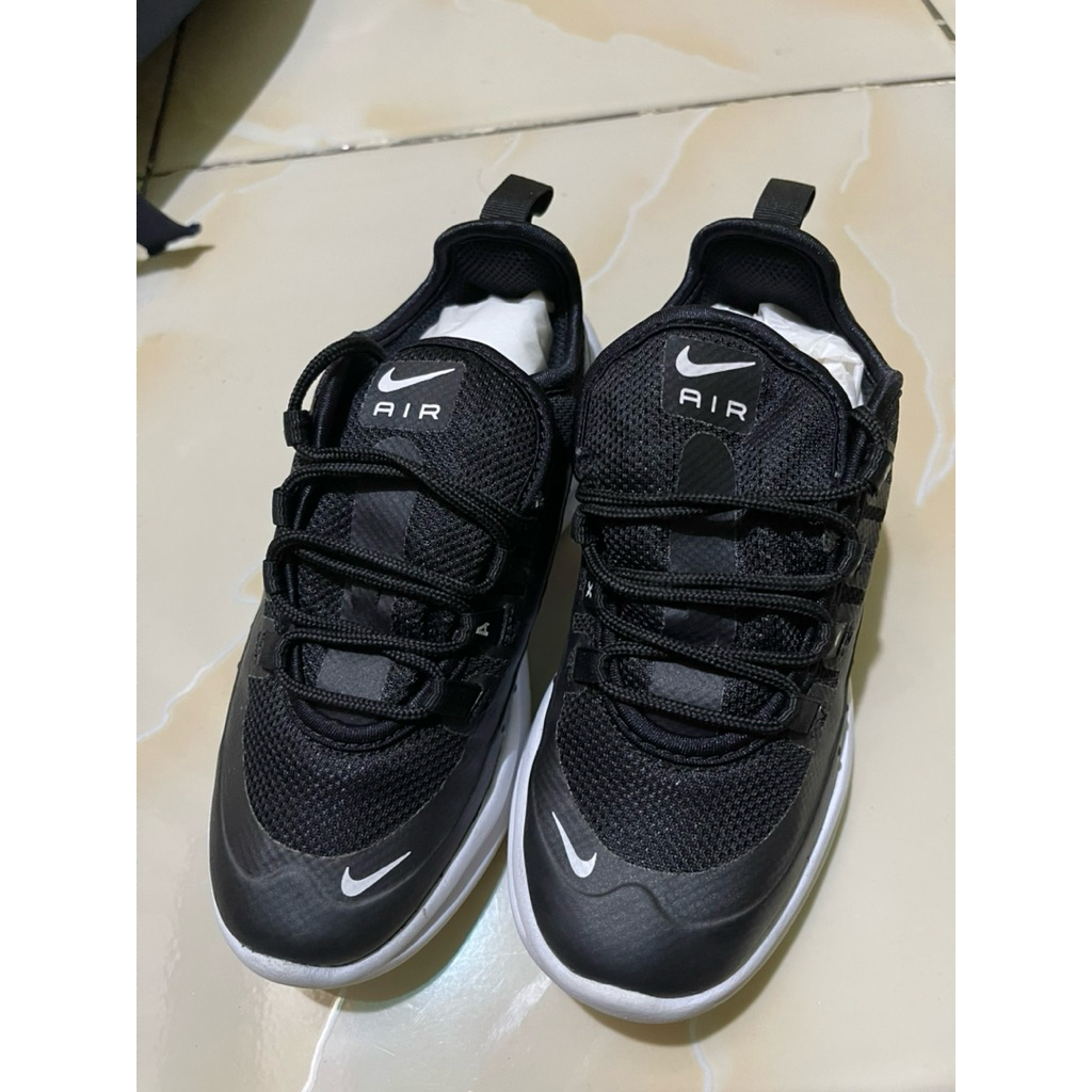 sepatu sekolah nike air