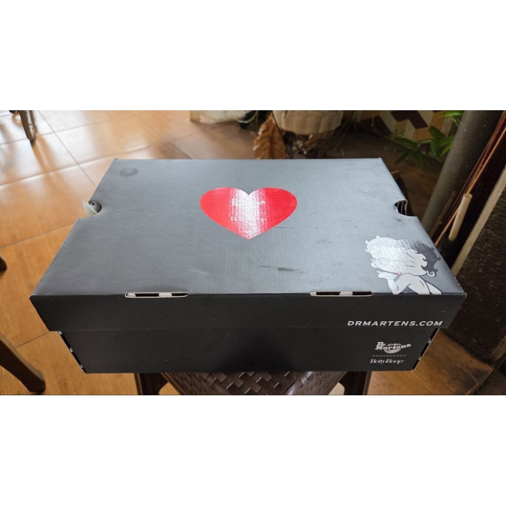 Sepatu Dr Martens x Betty Boop Original Preloved