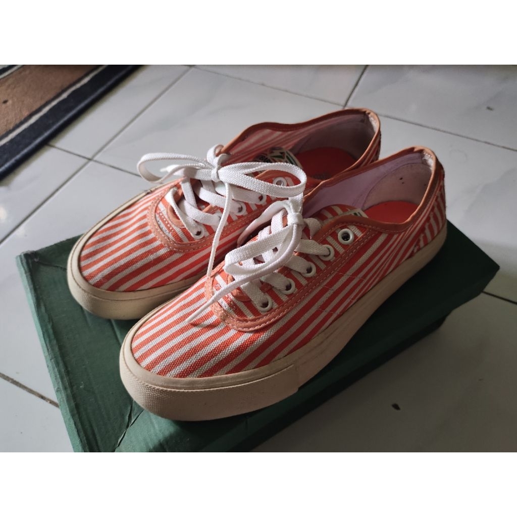 Sepatu Saint Barkley