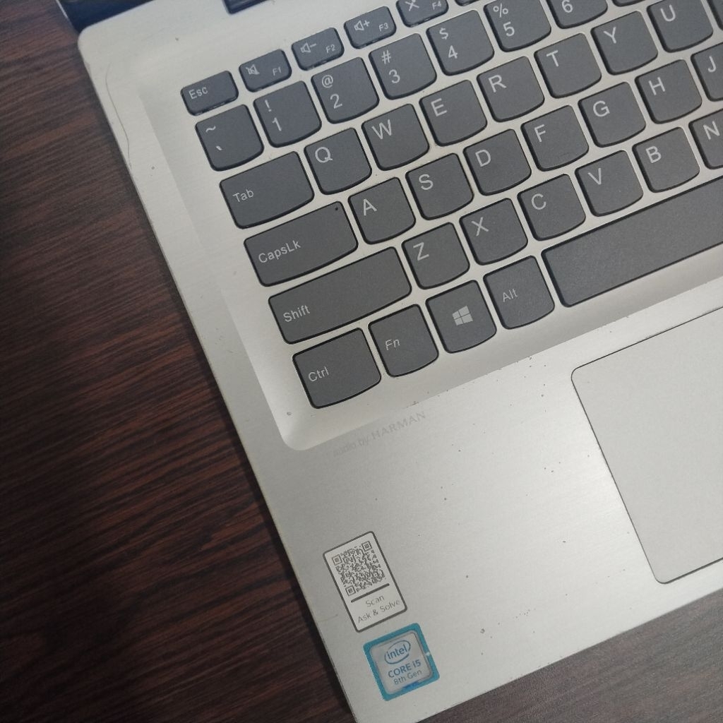 Laptop Lenovo core i5 Gen 8 bekas siap pakai