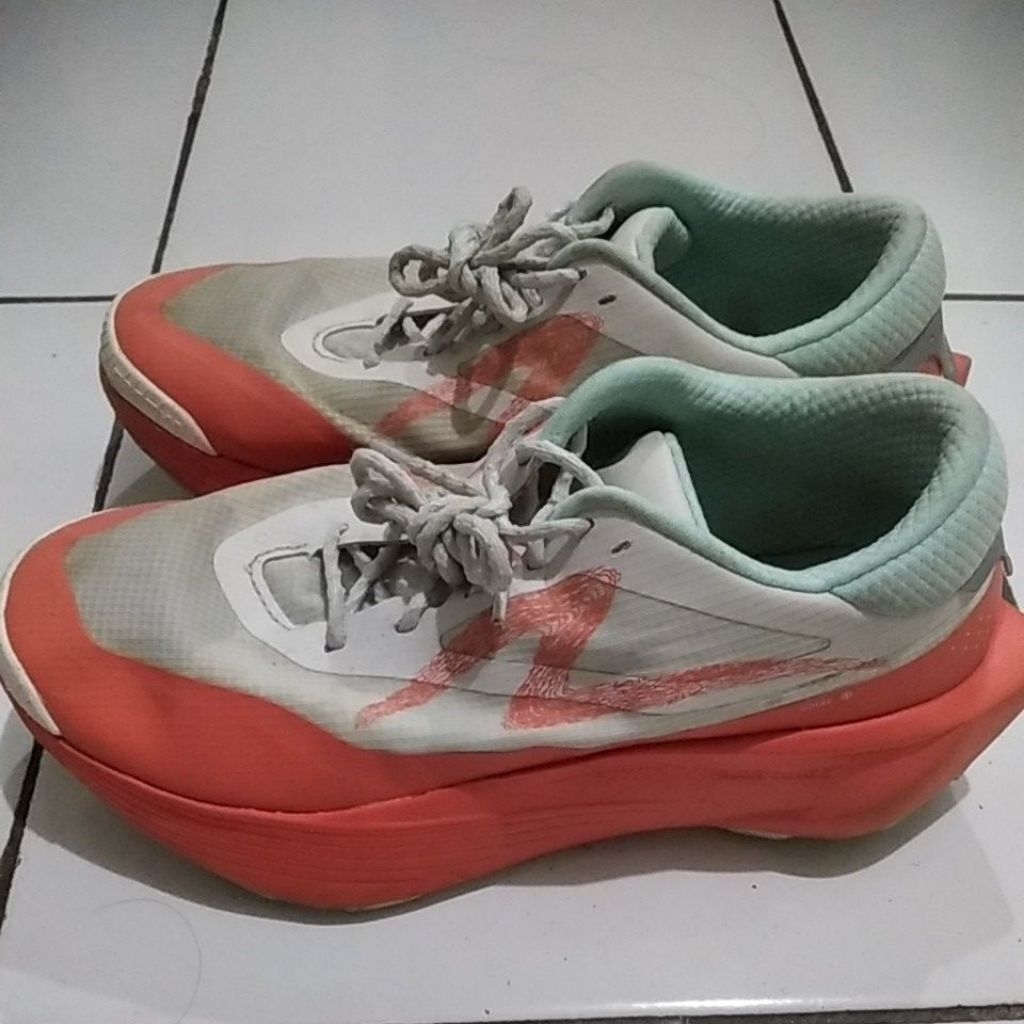 Thrift sepatu running