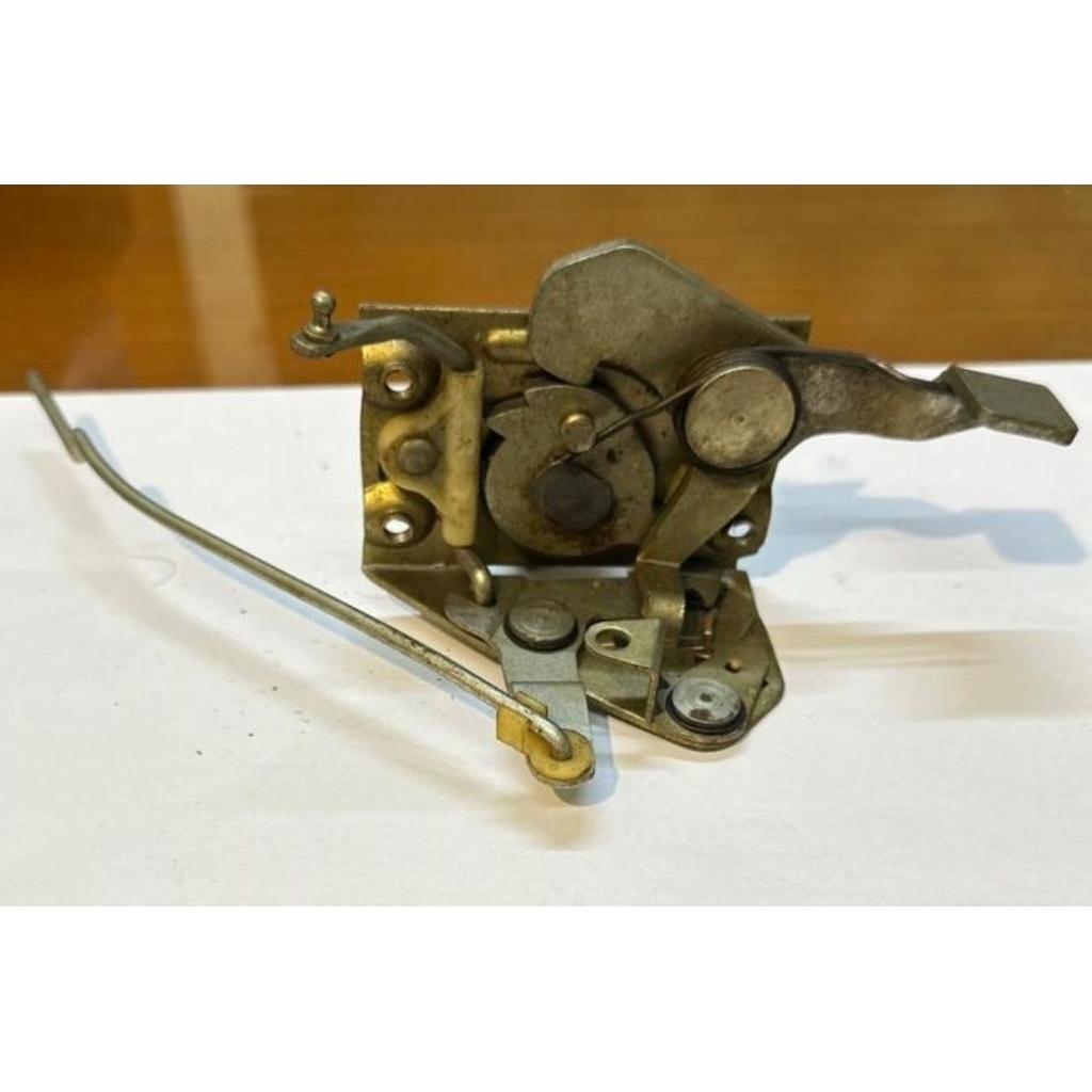 Front Right door Lock/door Lock depan kanan Fiat 132 S GL GLS