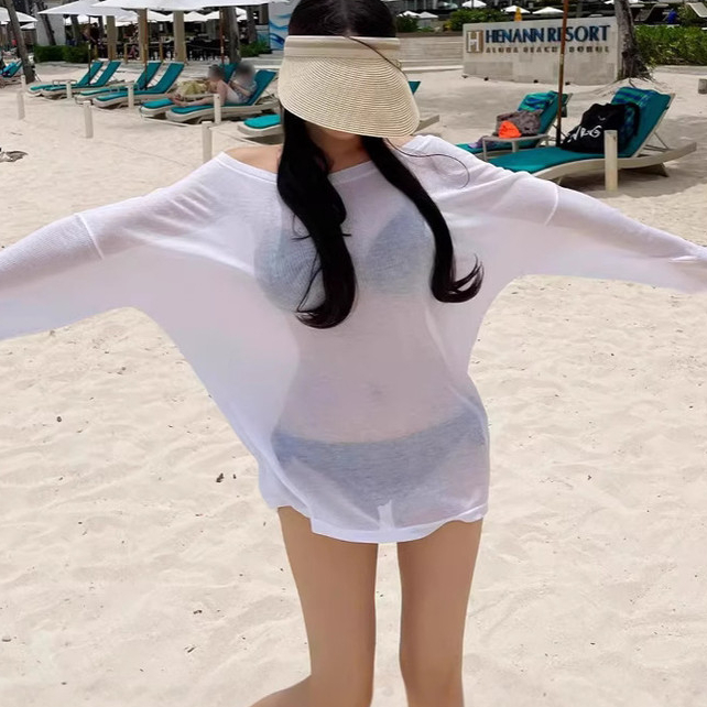 Kemeja putih lengan panjang pelindung matahari, pakaian pantai untuk wanita.