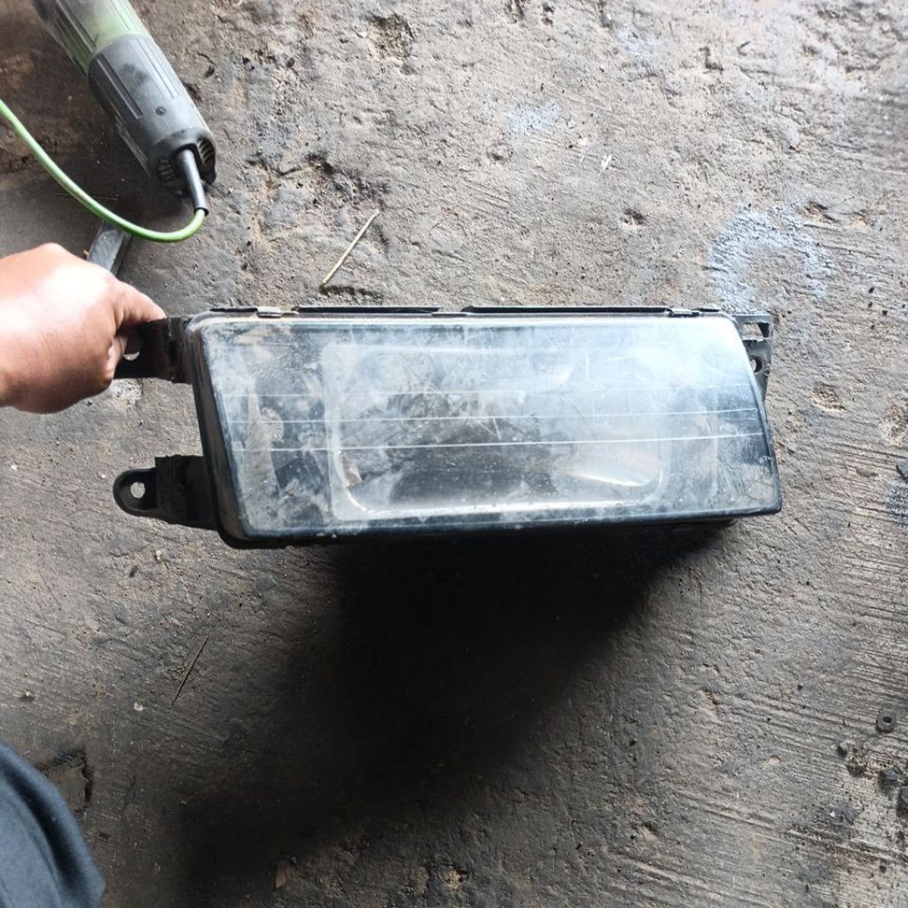 headlamp kanan ford laser Gala mata KOTAK