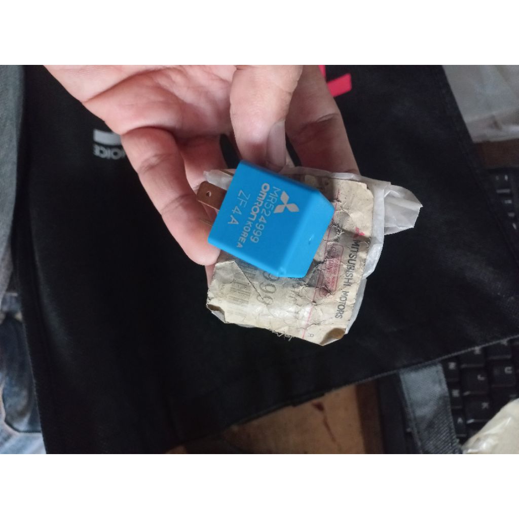 Relay Mitsubishi Triton L200 Galant