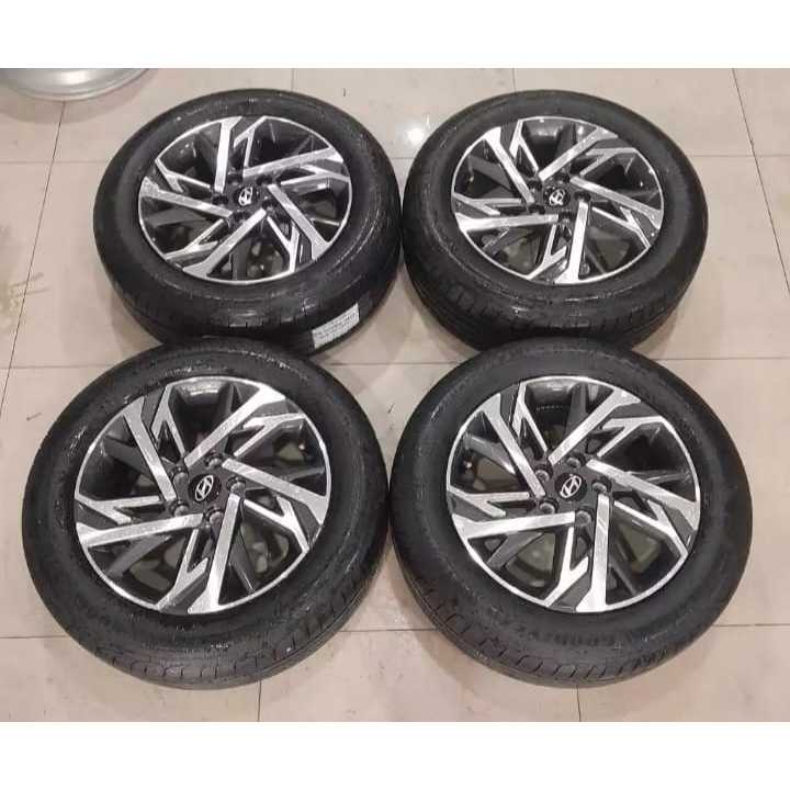 Velg Mobil Bekas Oem Hyundai Creta Ring 17x6,5 Pcd 5x114,3 + Ban GY 215 60 R17 Buat Stargazer Inova 