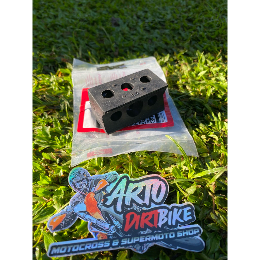 karet dudukan jok CRF 150L original honda, karet ganjal jok CRF 150L, karet bawah jok CRF 150L origi