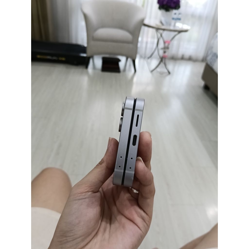 Samsung Galaxy Z Flip 6 Mulus Minus layar ada 1 dot kecil fullset original sein