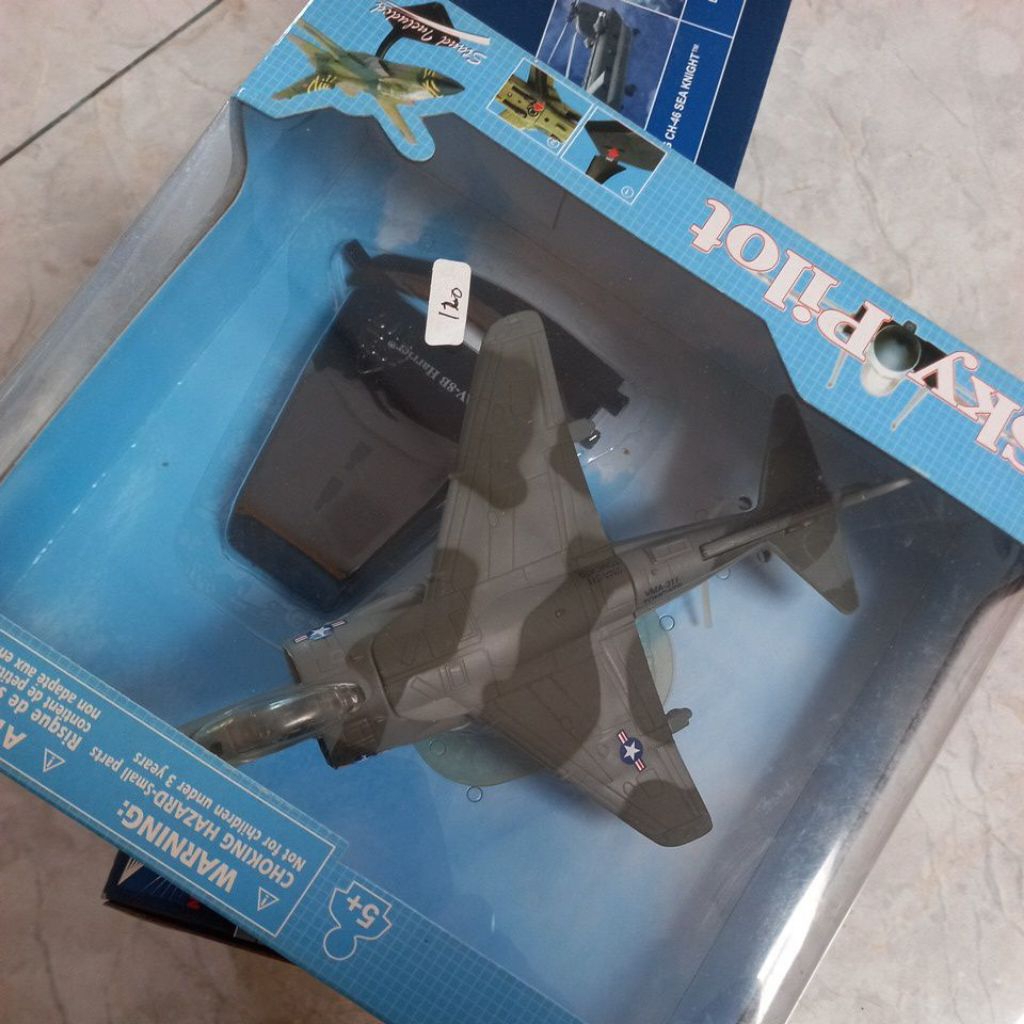 diecast miniatur pesawat terbang harrier tempur perang original