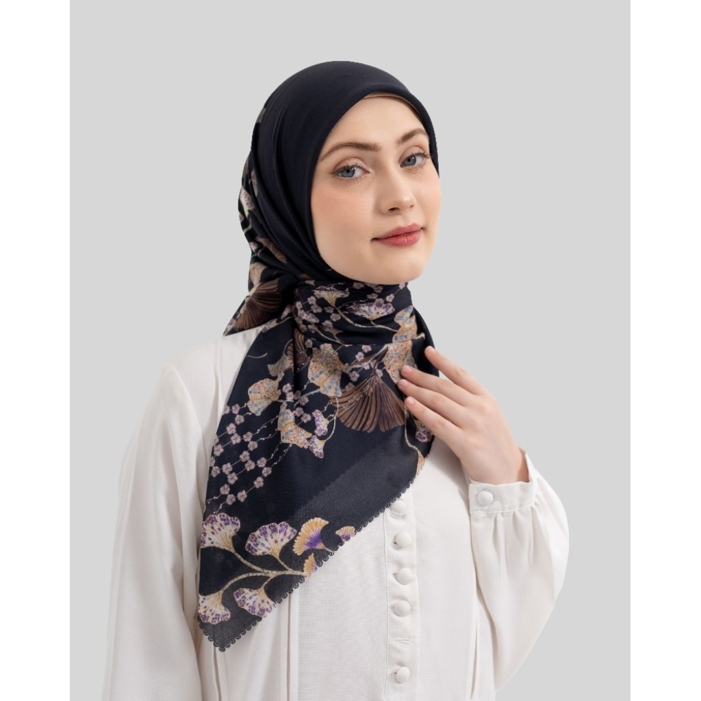 Veiloura The Great Ginkgo Series - Eternal Black Hijab Segi Empat Motif Premium