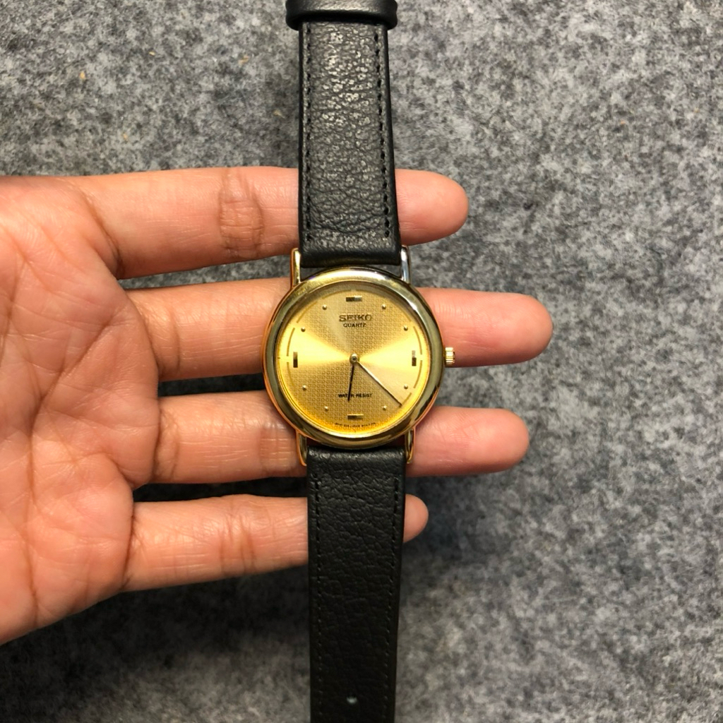 Jam tangan seiko quartz second