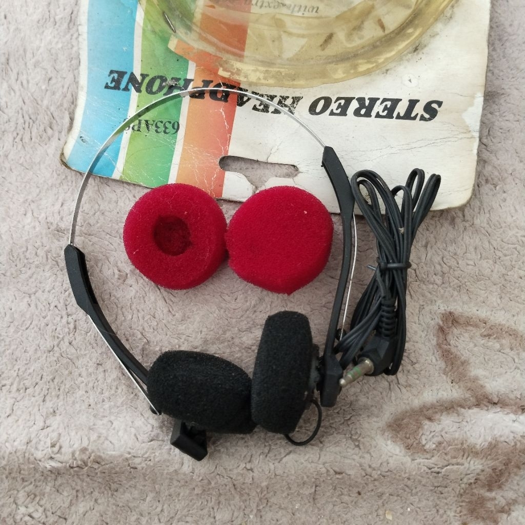 Headphone Walkman(NEW OLD STOCK)