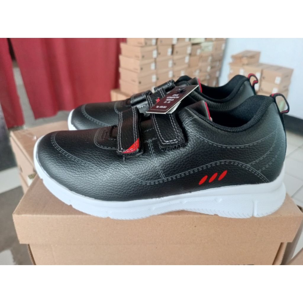 Sepatu Tomkins OPUS hitam untuk anak remaja laki-laki