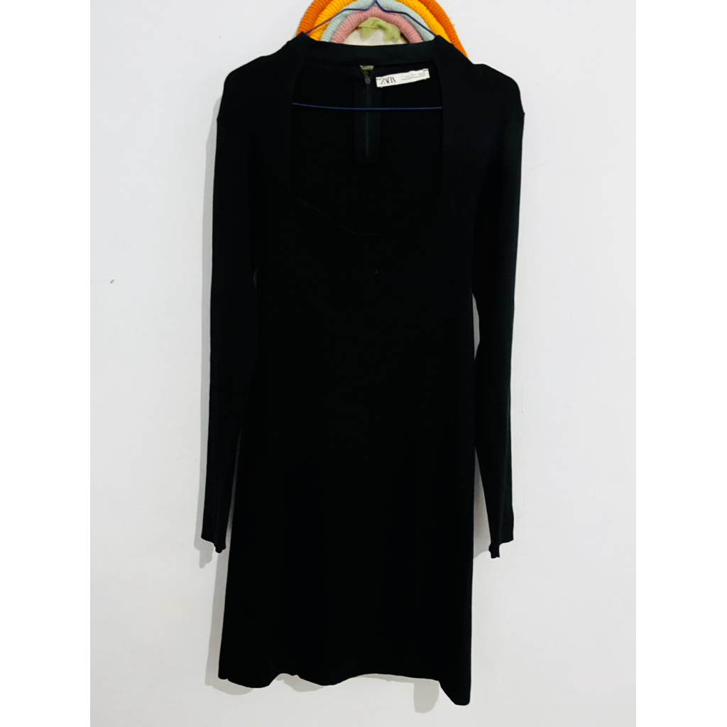 preloved Zara ribbed square neckline black dress long sleeve press body