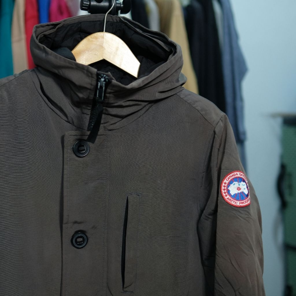 Jaket tebal Canada goose Chateau