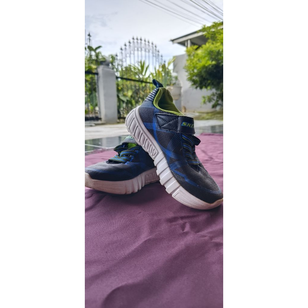 Sepatu Skechers Light