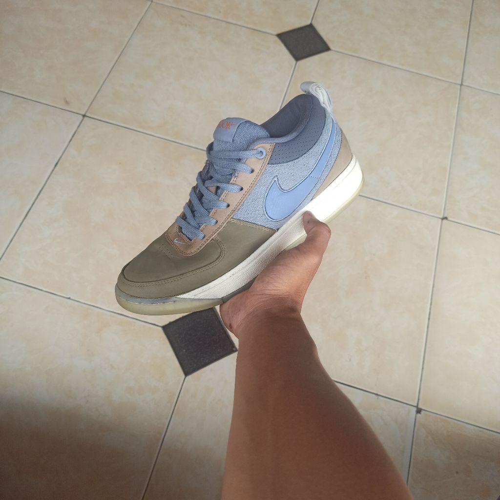 sepatu second basket Nike book 1 size 43 (baca deskripsi)