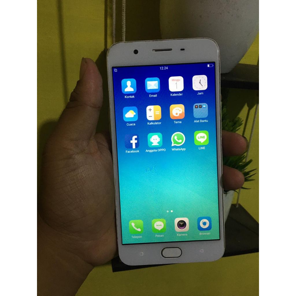 Oppo F1S handphone second kondisi normal siap pake ram 4 internal 64 second berkualitas