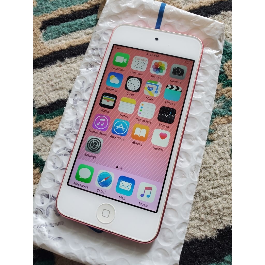 Apple music original ipod touch 5 original. gen touch 5. 32gb. pemakaian normal. layar. iCloud koson