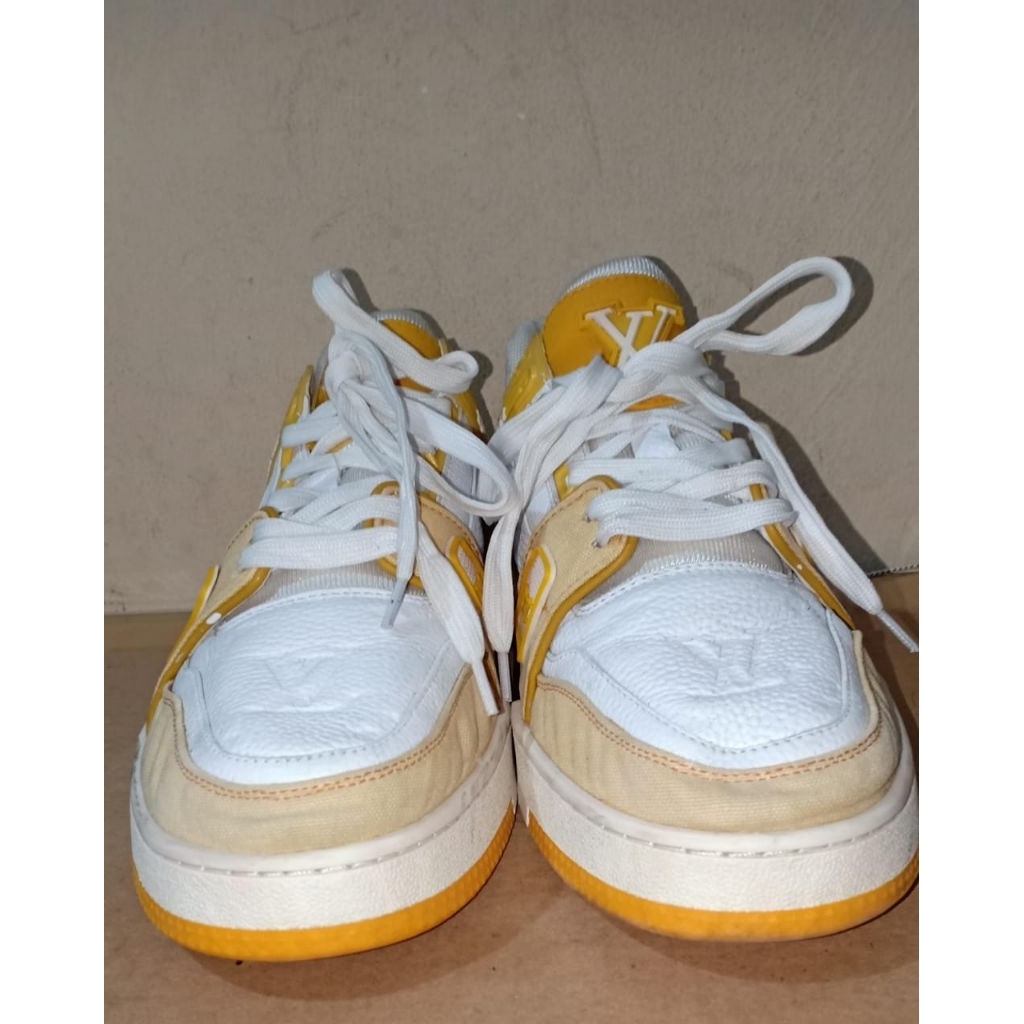 Sepatu LV/Louis Vuitton made in Italy nomor 43