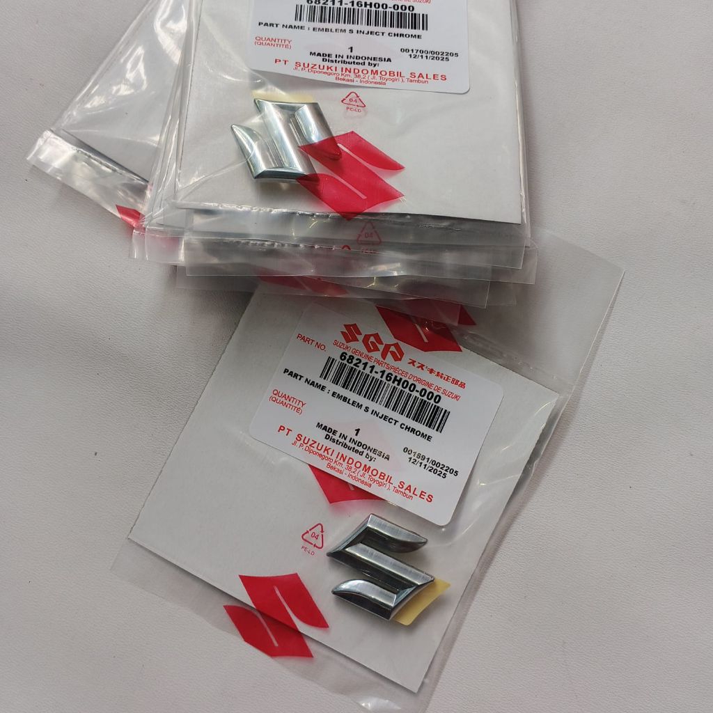 LOGO EMBLEM SUZUKI TAMENG DEPAN  SMASH TITAN 110 ORIGINAL SGP 68211-16H00-000