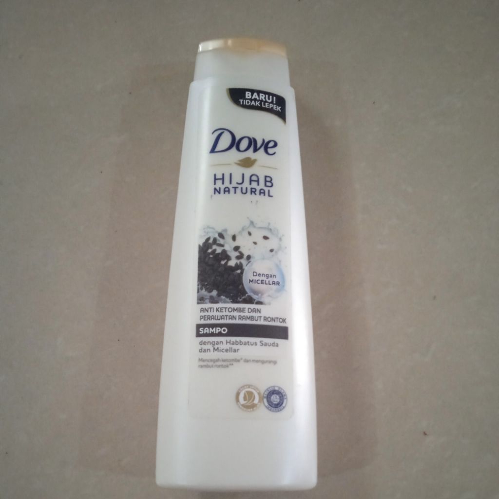 DOVE Hijab Natural Anti Ketombe dan Perawatan Rambut Rontok 135ml