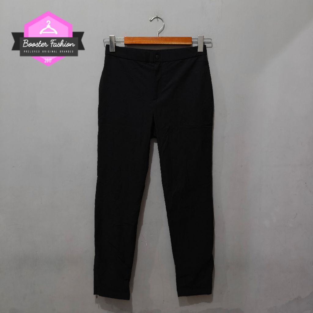 LONGPANTS UNIQLO HEATTECH FULL BLACK ORI SIZE 29-30 9F031A